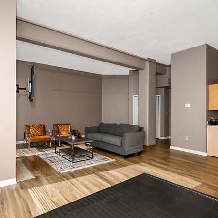 2 Bath Prkg+Gym+Sauna Perk Plaza +30 Day Cleveland Eksteriør bilde