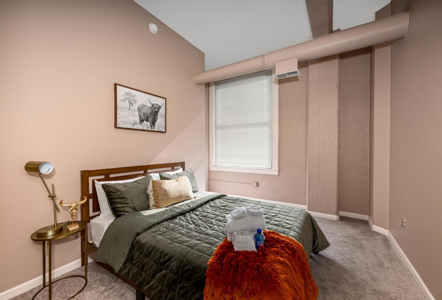 2 Bath Prkg+Gym+Sauna Perk Plaza +30 Day Cleveland Eksteriør bilde