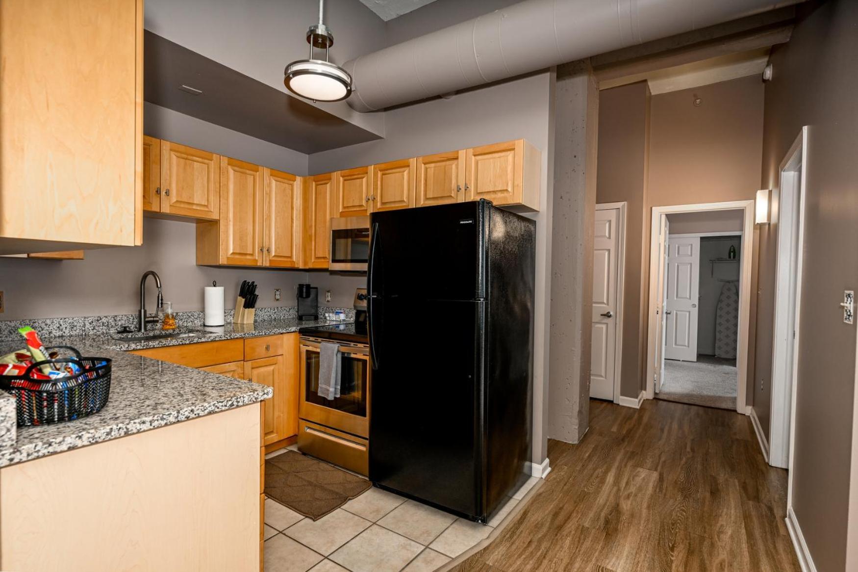 2 Bath Prkg+Gym+Sauna Perk Plaza +30 Day Cleveland Eksteriør bilde