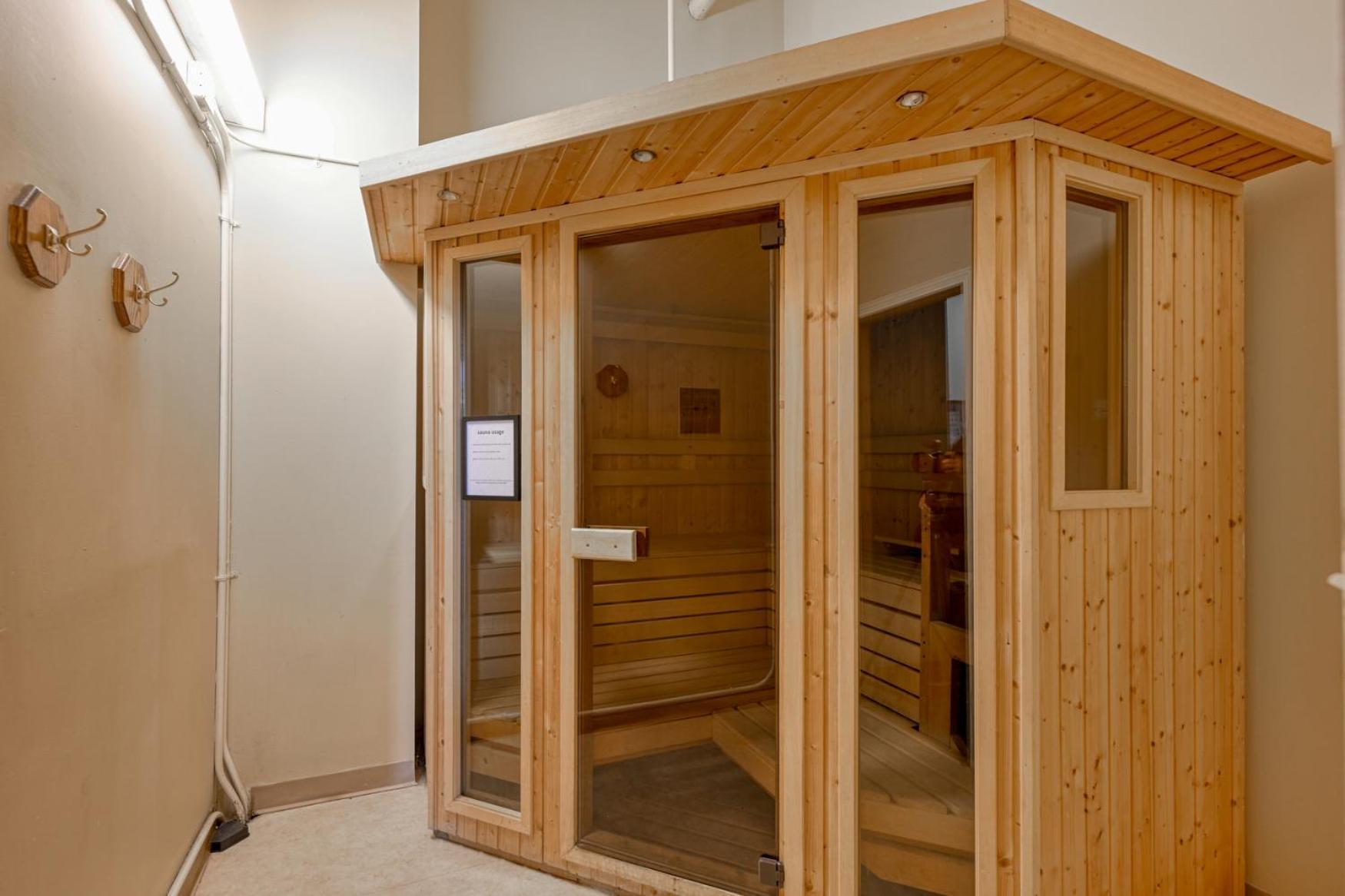 2 Bath Prkg+Gym+Sauna Perk Plaza +30 Day Cleveland Eksteriør bilde