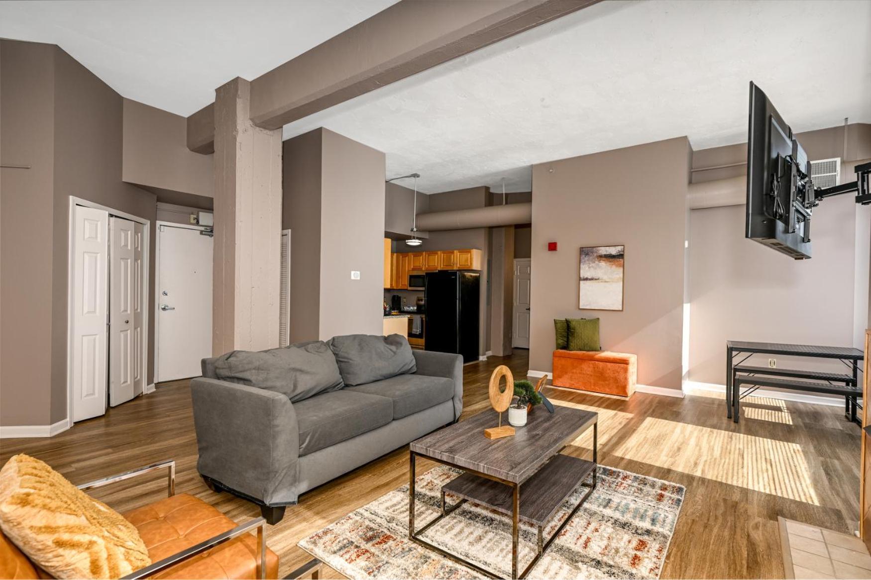 2 Bath Prkg+Gym+Sauna Perk Plaza +30 Day Cleveland Eksteriør bilde