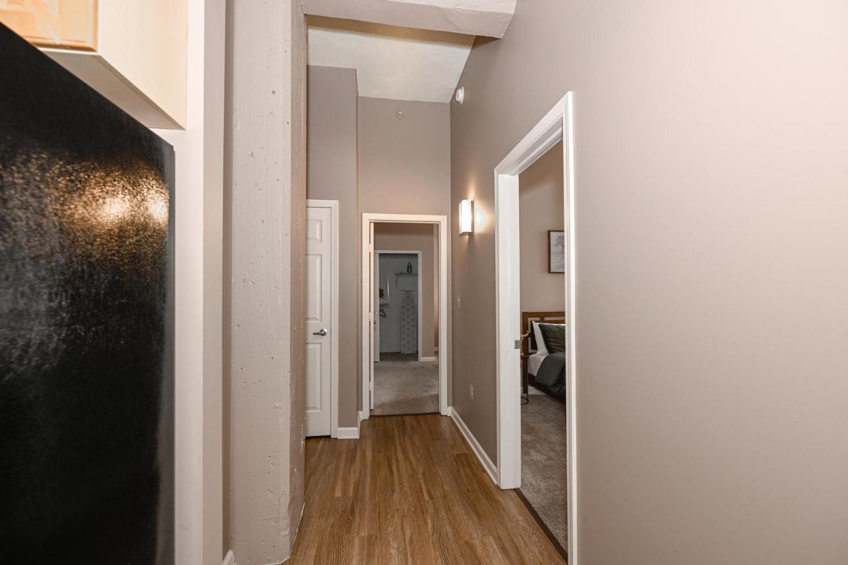 2 Bath Prkg+Gym+Sauna Perk Plaza +30 Day Cleveland Eksteriør bilde