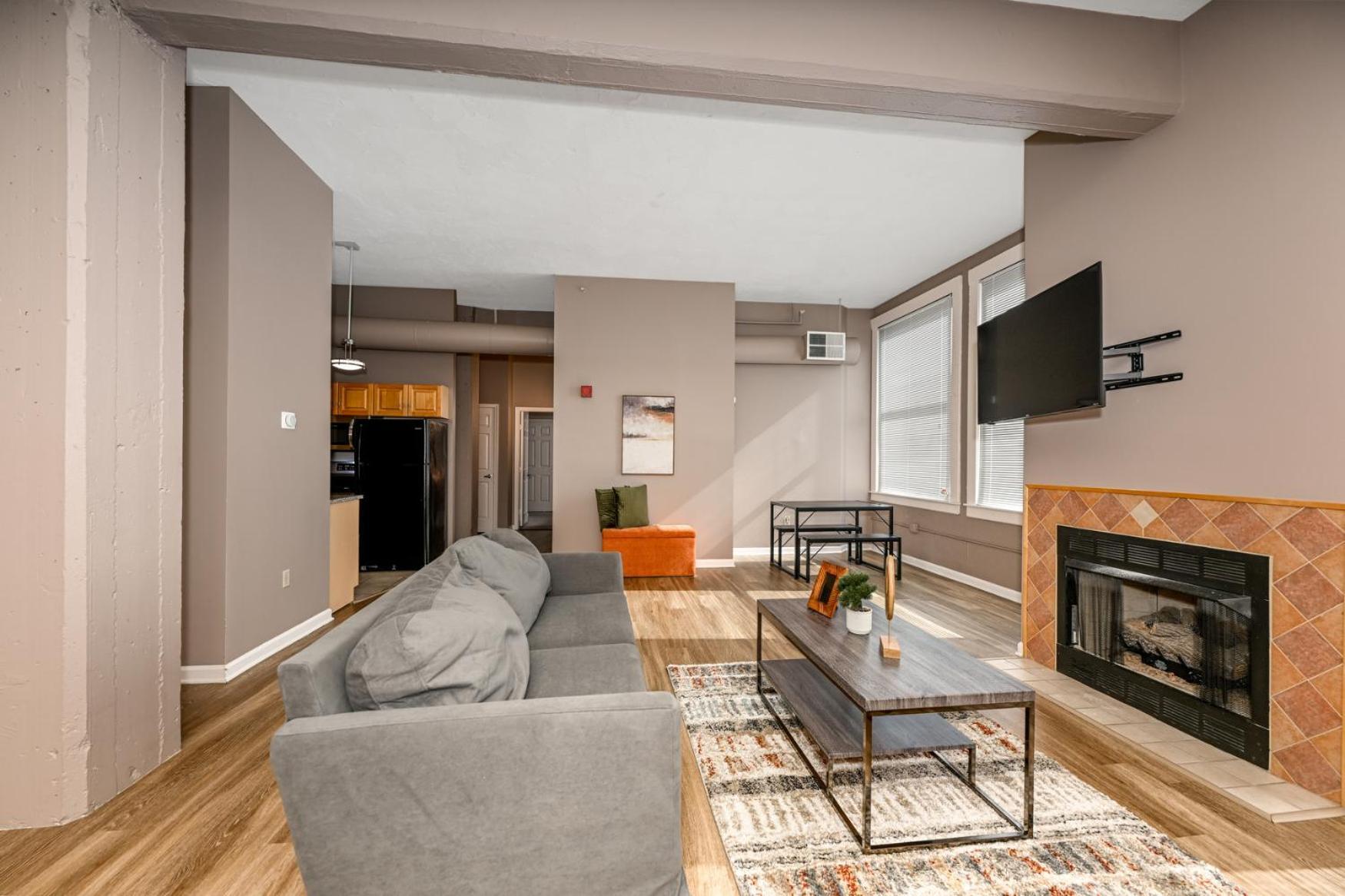 2 Bath Prkg+Gym+Sauna Perk Plaza +30 Day Cleveland Eksteriør bilde