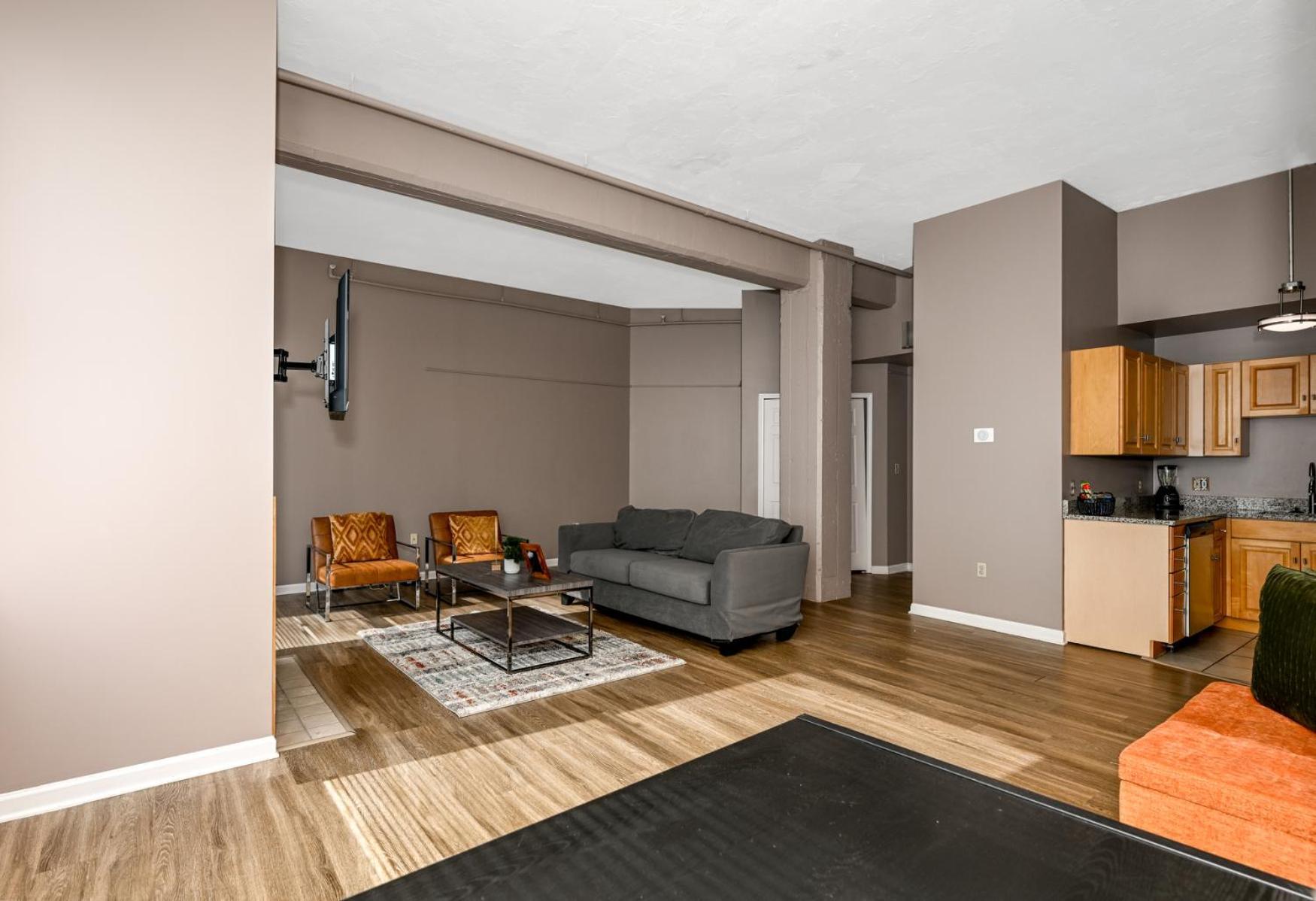 2 Bath Prkg+Gym+Sauna Perk Plaza +30 Day Cleveland Eksteriør bilde