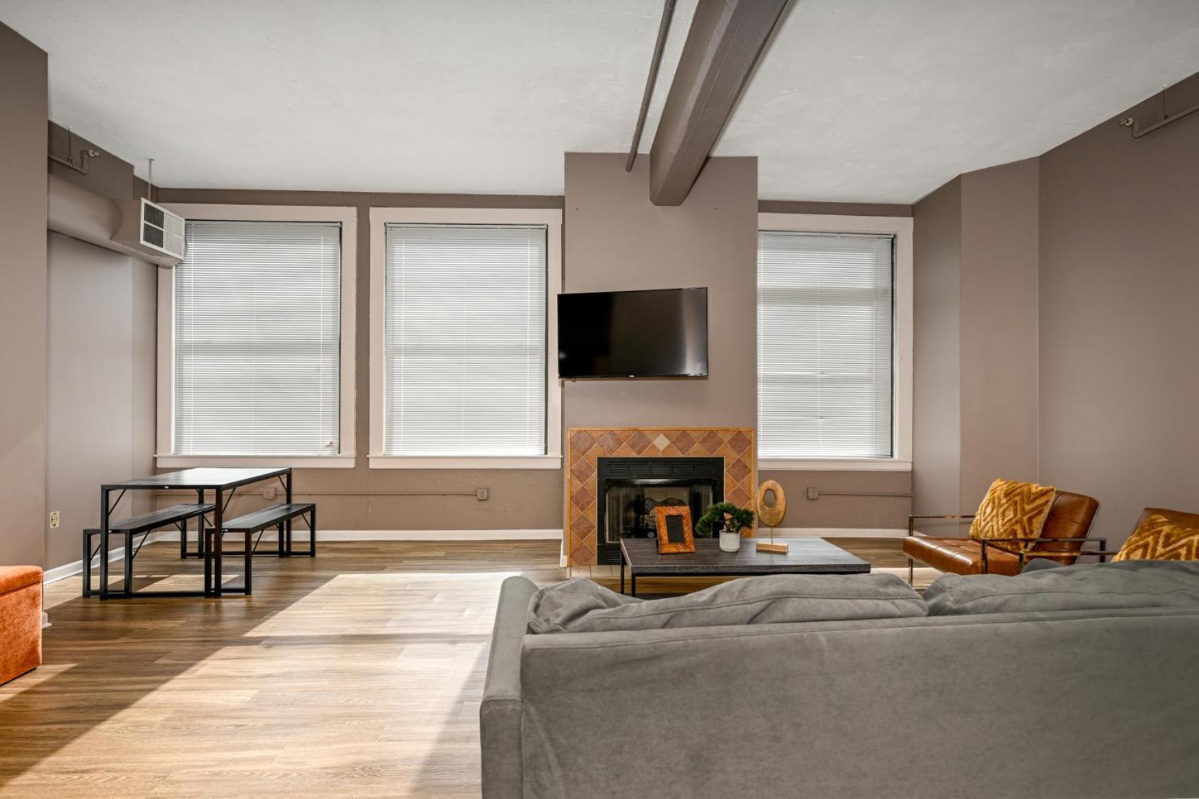 2 Bath Prkg+Gym+Sauna Perk Plaza +30 Day Cleveland Eksteriør bilde