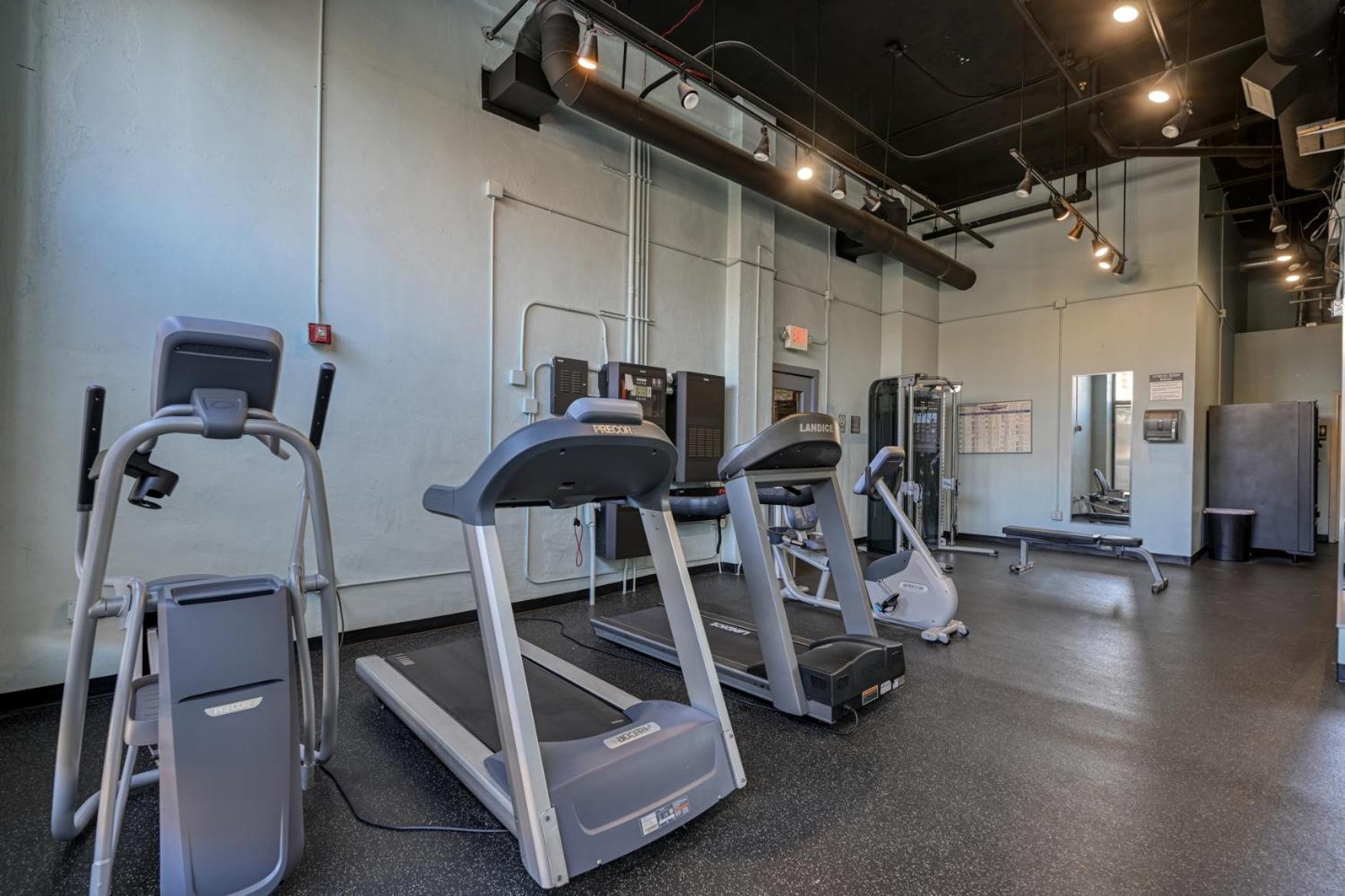 2 Bath Prkg+Gym+Sauna Perk Plaza +30 Day Cleveland Eksteriør bilde