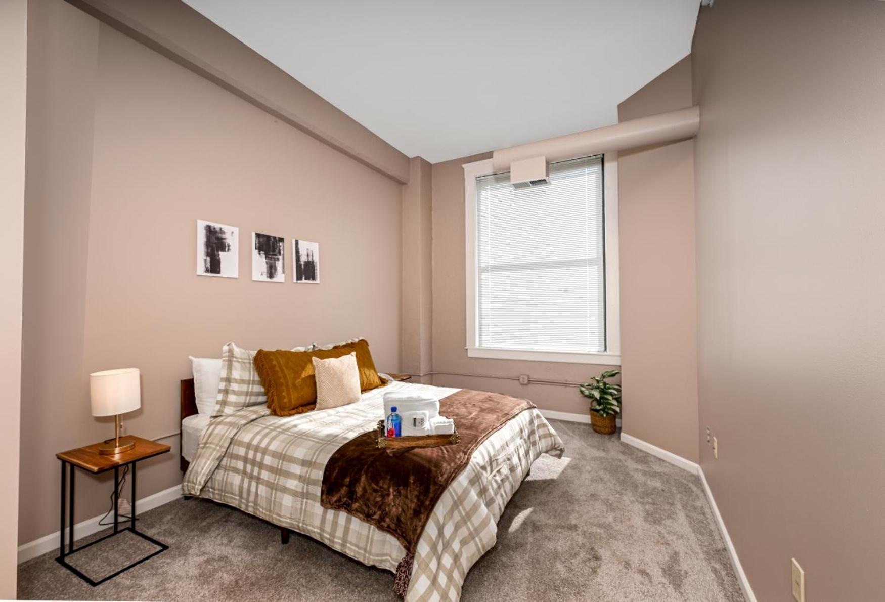 2 Bath Prkg+Gym+Sauna Perk Plaza +30 Day Cleveland Eksteriør bilde