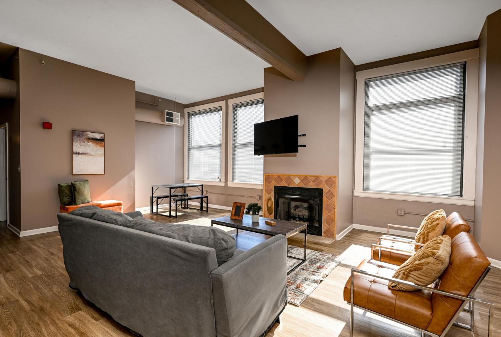 2 Bath Prkg+Gym+Sauna Perk Plaza +30 Day Cleveland Eksteriør bilde