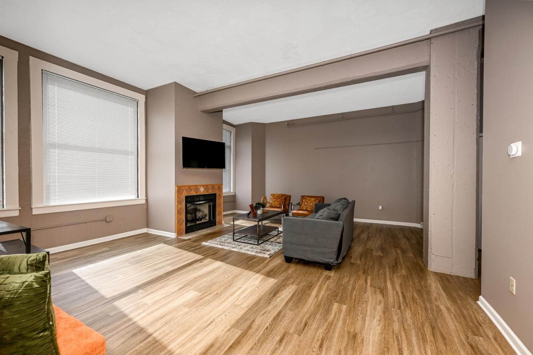 2 Bath Prkg+Gym+Sauna Perk Plaza +30 Day Cleveland Eksteriør bilde
