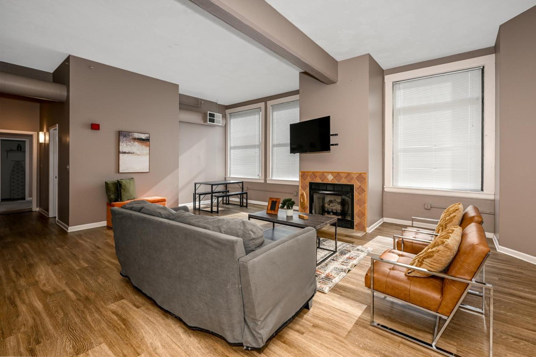 2 Bath Prkg+Gym+Sauna Perk Plaza +30 Day Cleveland Eksteriør bilde